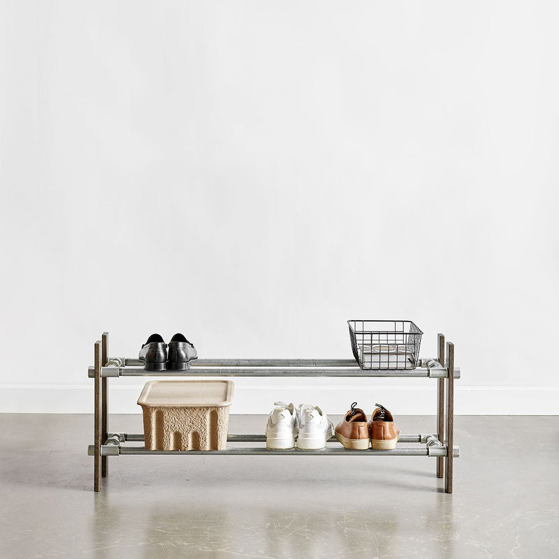 RackBuddy Schuhregal laget av røkt eik med to rader - tilgjengelig i skohyller i minimalistisk stil i to breddegrader